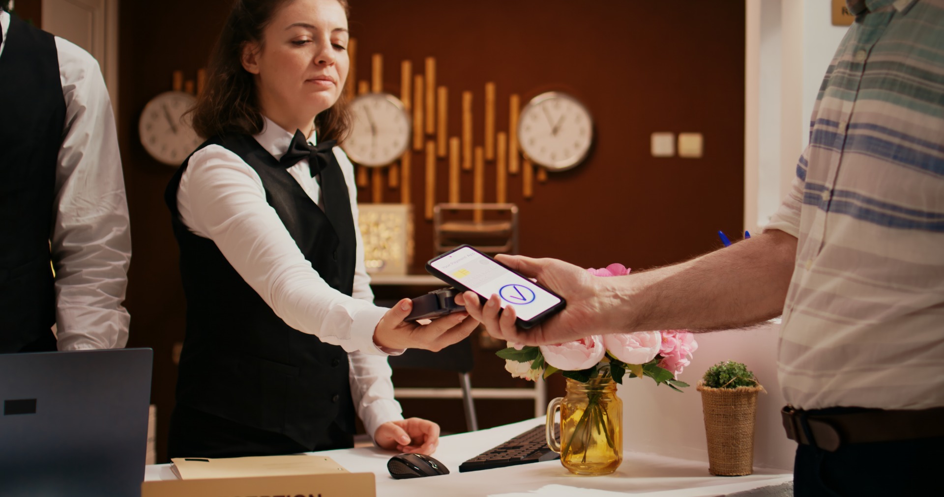 Làm Chủ Nghệ Thuật Overbooking: Biến Rủi Ro Thành Cơ Hội Cùng Hostfast