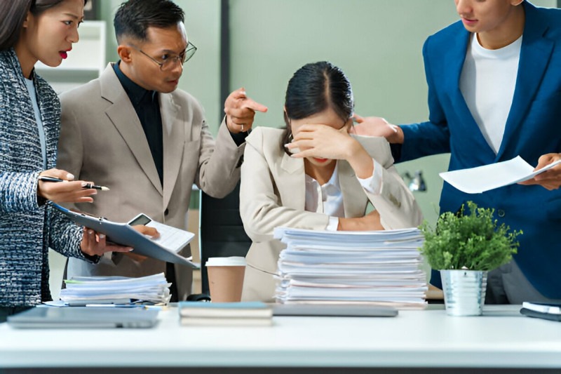 Hình ảnh thương hiệu thiếu đồng bộ, không tạo ấn tượng với khách hàng.