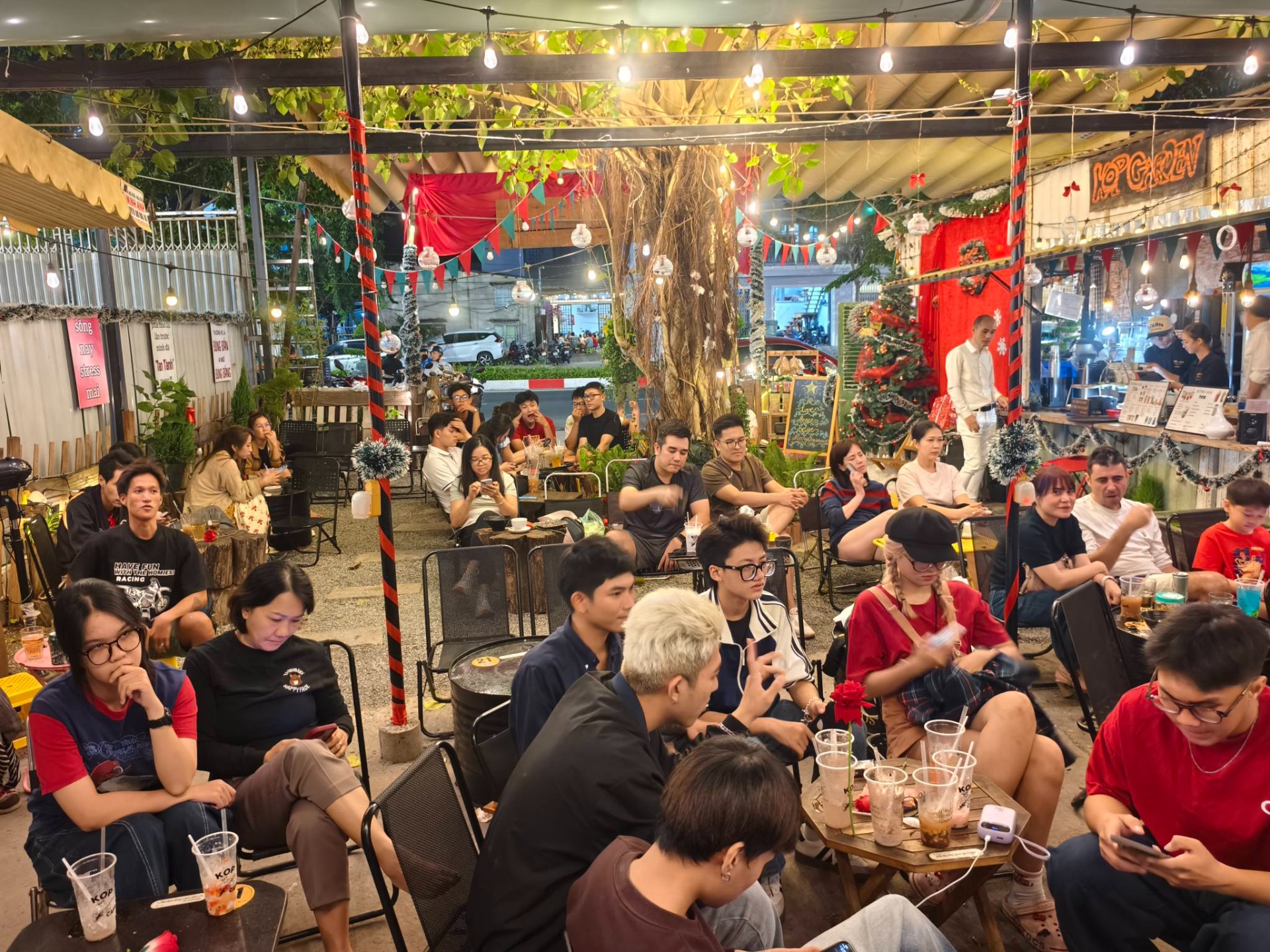 KOP COFFEE – NƠI CÀ PHÊ KHÔNG CHỈ ĐỂ UỐNG, MÀ ĐỂ Ở LẠI