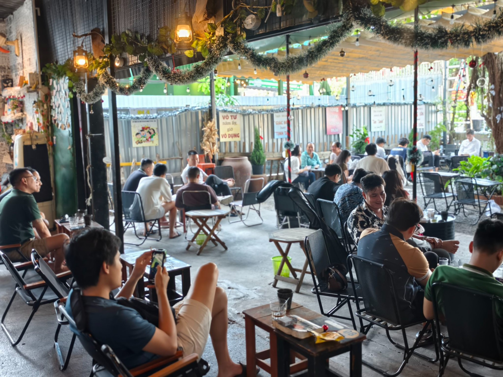 KOP COFFEE – NƠI CÀ PHÊ KHÔNG CHỈ ĐỂ UỐNG, MÀ ĐỂ Ở LẠI